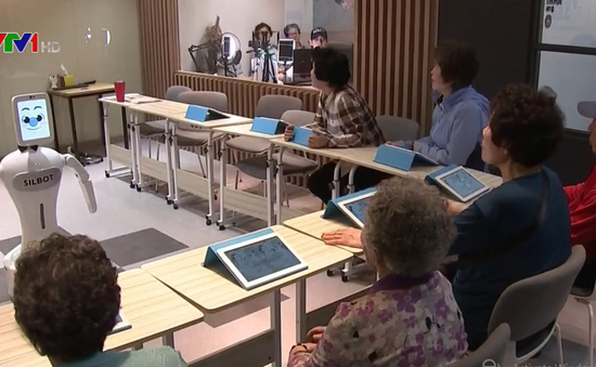 Hàn Quốc mở khóa học miễn phí về công nghệ cho người cao tuổi
