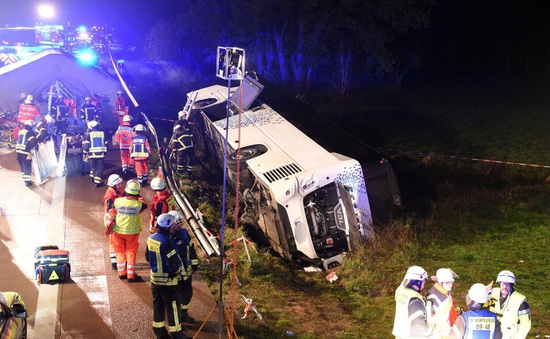 Lật xe bus tại Đức, ít nhất 20 người bị thương
