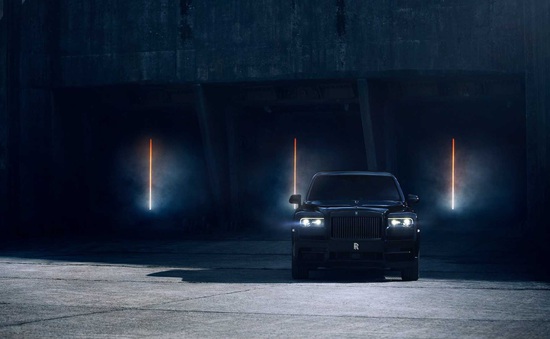 Rolls-Royce ra mắt "sứ giả bóng đêm" Cullinan Black Badge, đẹp hút hồn