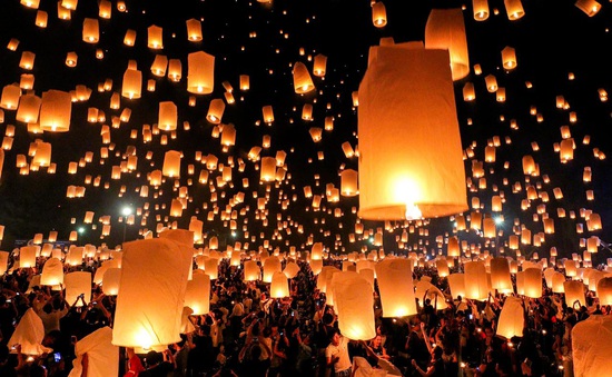 Cấm tự ý đốt pháo, thả đèn trời trong Lễ hội Loy Krathong tại Bangkok