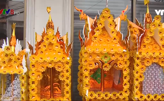 Tháp hoa sáp - Nét văn hóa đặc sắc của Lào