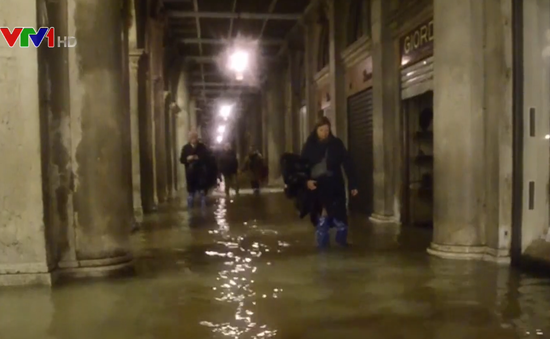 Italy ban bố tình trạng khẩn cấp tại Venice do triều cường