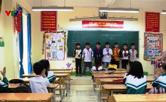 Vì sao hàng ngàn học sinh tại Mê Linh (Hà Nội) tiếp tục nghỉ học?