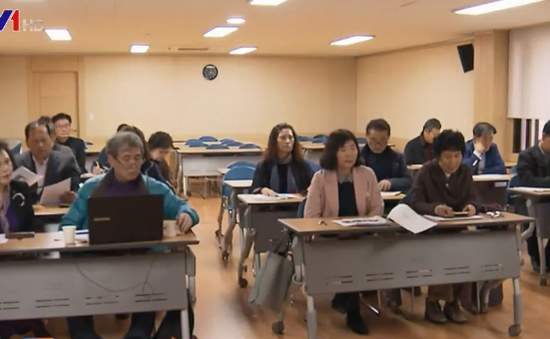 Lớp học YouTube truyền cảm hứng cho nhiều người cao tuổi ở Hàn Quốc