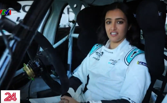 Người phụ nữ Saudi Arabia đầu tiên được phép đua xe