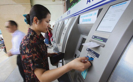 Mở thẻ ATM cho người khác sẽ bị phạt đến 100 triệu đồng