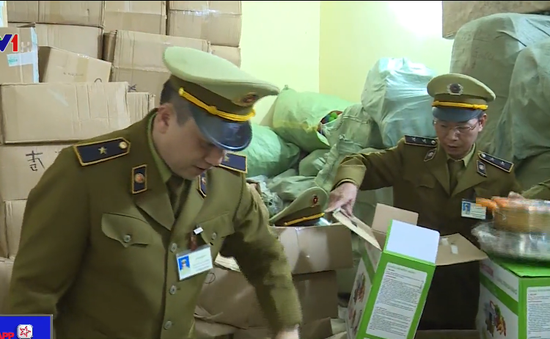 Phát hiện nhiều hàng hóa gắn "made in Việt Nam" nhập lậu vào nội địa