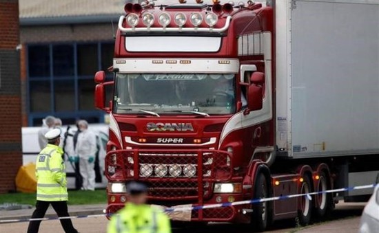 Pháp phát hiện hàng chục người di cư Pakistan trong một xe tải