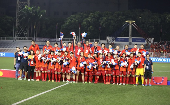 Mỗi thành viên ĐT bóng đá nữ Việt Nam được tặng 1 xe máy điện VinFast Klara S