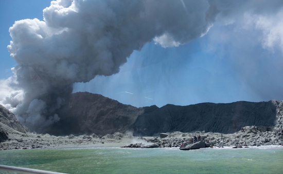 Con số thương vong trong vụ núi lửa phun trào ở New Zealand tăng cao