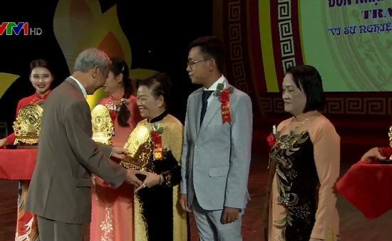 Hội Di sản Văn hóa Việt Nam đón nhận Bằng khen của Thủ tướng Chính phủ