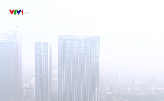 Sương mù dày đặc, ô nhiễm không khí nghiêm trọng ở Hà Nội