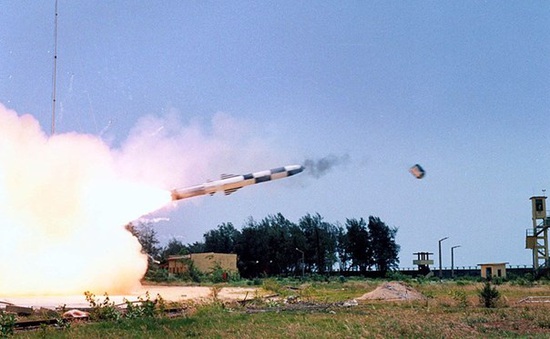 Ấn Độ bắn thử thành công tên lửa siêu thanh BrahMos
