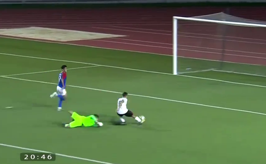 Bỏ lỡ khó tin: Tiền đạo U22 Timor Leste lừa bóng qua thủ môn vẫn không thể ghi bàn