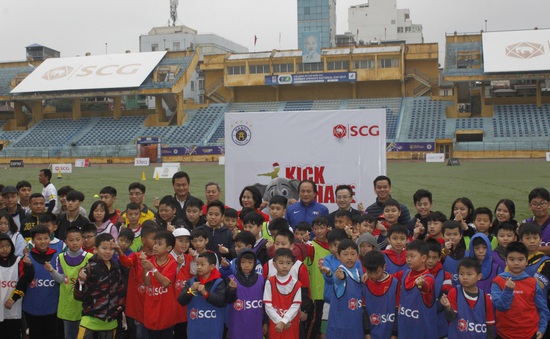 Đá bóng và Sẻ chia: Thắp sáng ước mơ tài năng bóng đá trẻ