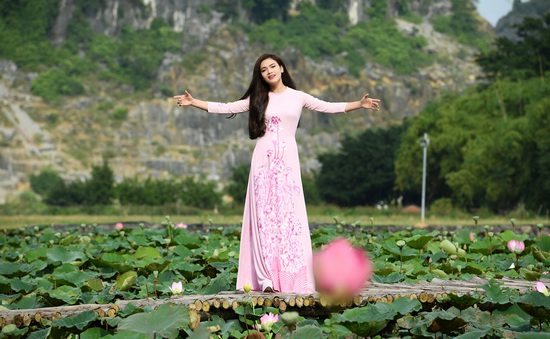 Phạm Phương Thảo diện áo dài hơn 10.000 USD quay phim ca nhạc "Mong manh em"