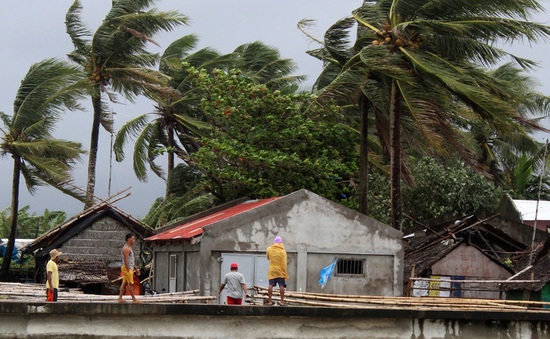 Bão Kammuri đổ bộ vào Philippines với sức gió 175km/h