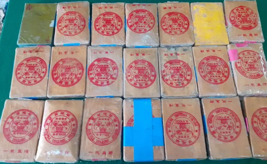 Thừa Thiên - Huế: Thêm 21 bánh ma túy trôi dạt vào bờ biển