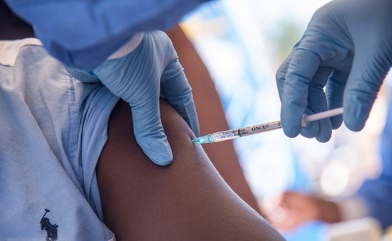 Nhật Bản thử nghiệm lâm sàng vaccine Ebola
