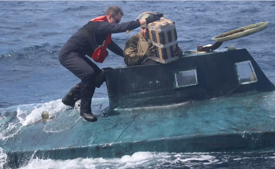 Peru bắt tàu ngầm chở 2 tấn ma túy