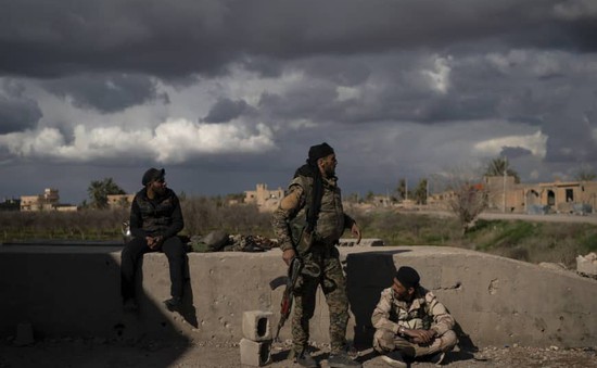 Syria sơ tán dân khỏi thành trì cuối cùng của IS