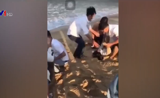 Tắm biển, 6 học sinh đuối nước và mất tích ở Quảng Nam