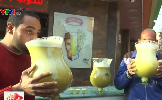 Thử thách uống 12 lít nước mía được 6 USD thu hút người dân Ai Cập