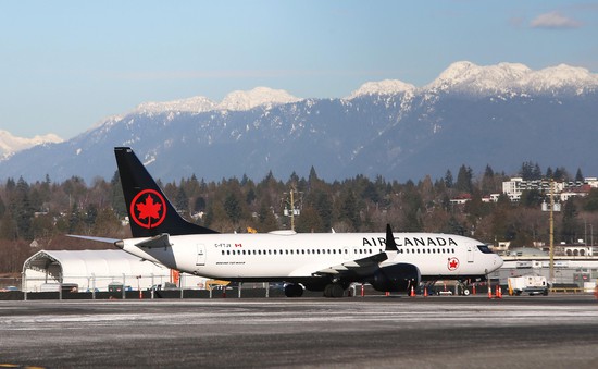 Hai hãng hàng không lớn nhất Canada gặp khó khăn lớn vì Boeing 737 MAX bị “cấm cửa”