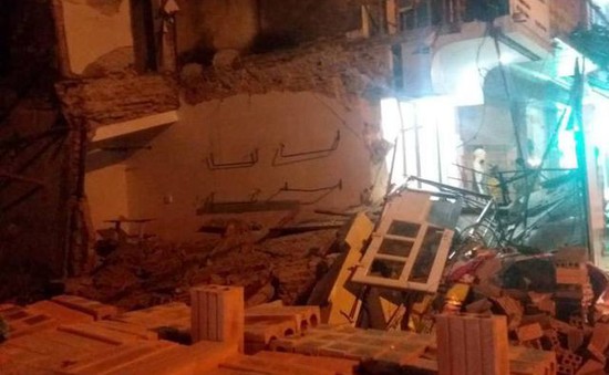 Thanh Hóa: Căn nhà hai tầng đổ sập do hàng xóm đào móng