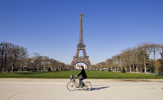 Nhiều hoạt động mừng sinh nhật tháp Eiffel tròn 130 năm tuổi
