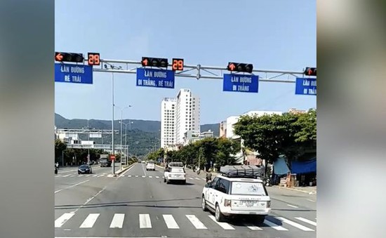 Đoàn xe vượt đèn đỏ tại Đà Nẵng: Phạt tiền 9 tài xế, tước bằng lái xe 2 tháng