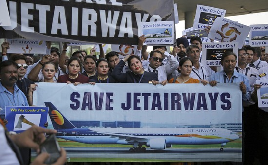 Hơn 1.000 phi công Ấn Độ ngừng bay vì bị nợ lương