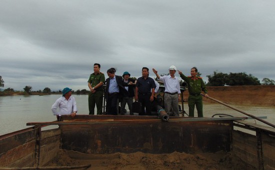 Tăng cường quản lý tại điểm nóng khai thác cát trái phép Quảng Nam