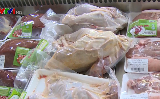 Thị trường thực phẩm thiết yếu biến động theo thịt lợn