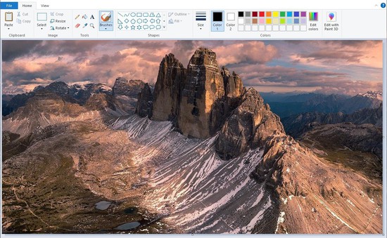 Microsoft Paint là phần mềm vẽ tiện ích của Microsoft được sử dụng rộng rãi trên máy tính. Với tính năng dễ sử dụng và đa năng, Paint đã trở thành công cụ hỗ trợ sáng tạo của nhiều người, từ trẻ em đến người lớn. Hãy trải nghiệm và khám phá khả năng vẽ của mình với Paint.