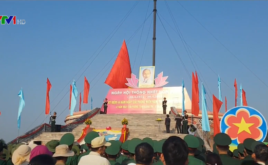 Hùng tráng Lễ Thượng cờ Thống nhất non sông ở đôi bờ Hiền Lương - Bến Hải