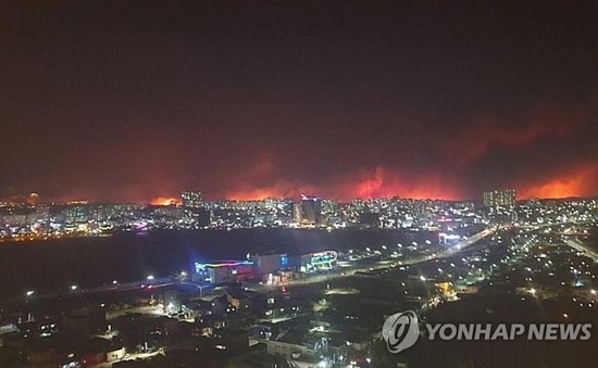Cháy lớn tại thị trấn biên giới, Hàn Quốc sơ tán 4.000 dân