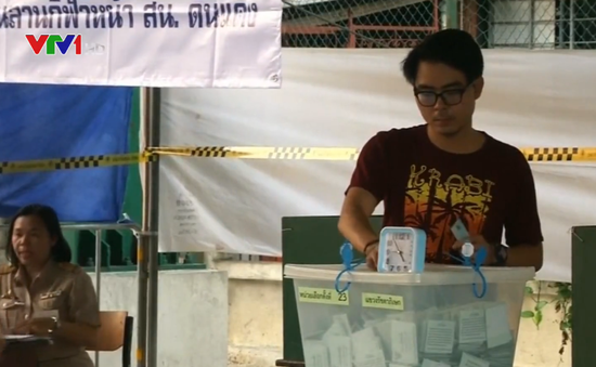 Thái Lan kiểm phiếu và bầu cử lại tại một số điểm bỏ phiếu