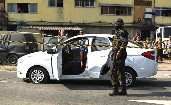 Binh sĩ Brazil bắn nhầm vào xe dân thường, 1 người thiệt mạng