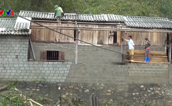 Gần 200 nhà bị tốc mái do gió lốc tại Bắc Kạn, Lai Châu