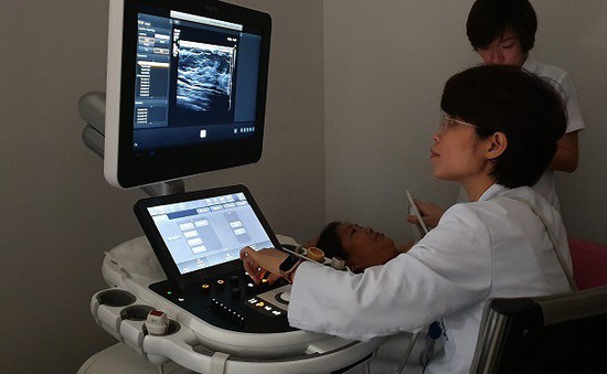 Khám sàng lọc ung thư vú cho hơn 300 phụ nữ ở Hà Nam