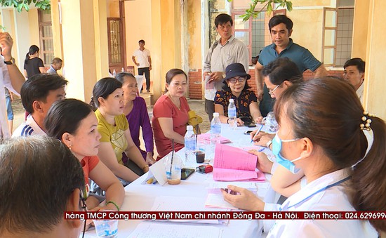 Thăm khám bệnh miễn phí cho hơn 300 thầy cô giáo tại đảo Lý Sơn