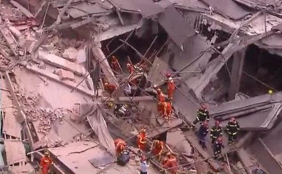 Sập nhà ở Thượng Hải, Trung Quốc, ít nhất 10 người bị mắc kẹt