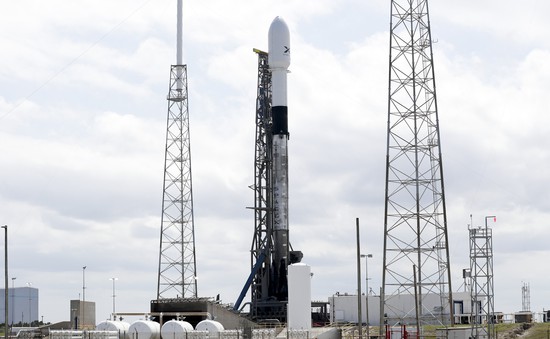 SpaceX phóng vệ tinh đầu tiên trong dự án cung cấp Internet từ vũ trụ