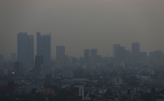 Mexico đóng cửa trường học ở thủ đô vì khói bụi