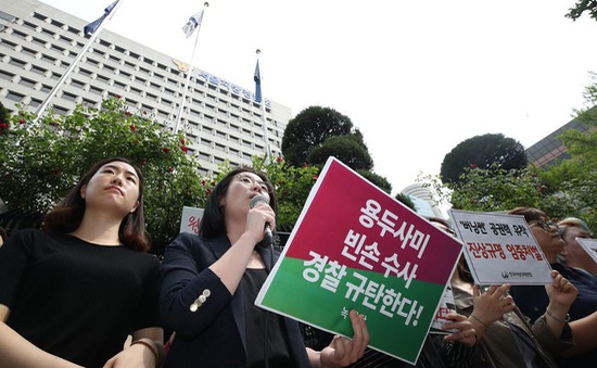 Phụ nữ Hàn Quốc biểu tình vì những bê bối xung quanh Burning Sun
