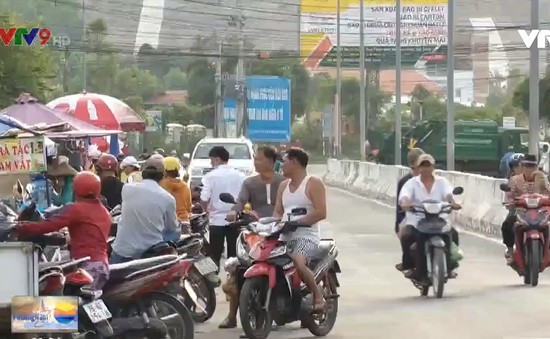Khánh Hòa: Họp chợ lấn chiếm tỉnh lộ 3