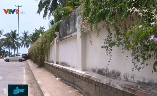 Bê tông hóa bãi biển, che chắn không gian biển tại Nha Trang