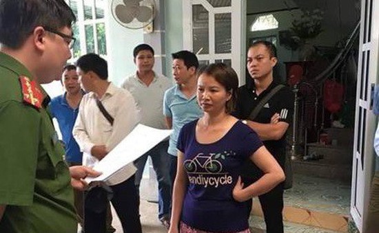 Cư dân mạng sốc vì "mẹ nữ sinh giao gà"