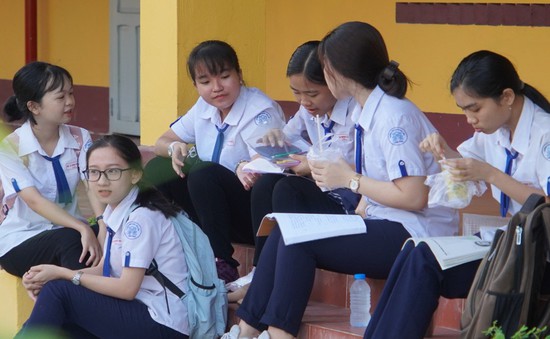 Không khí ngày đầu thi THPT Quốc gia 2019 tại Cần Thơ, Nha Trang